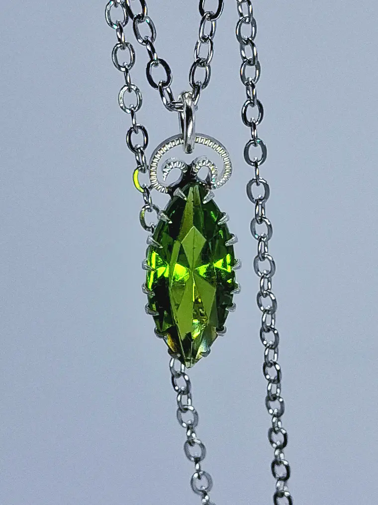 Delicate Tourmaline green Uranium glass pendant -        #Bp045 2