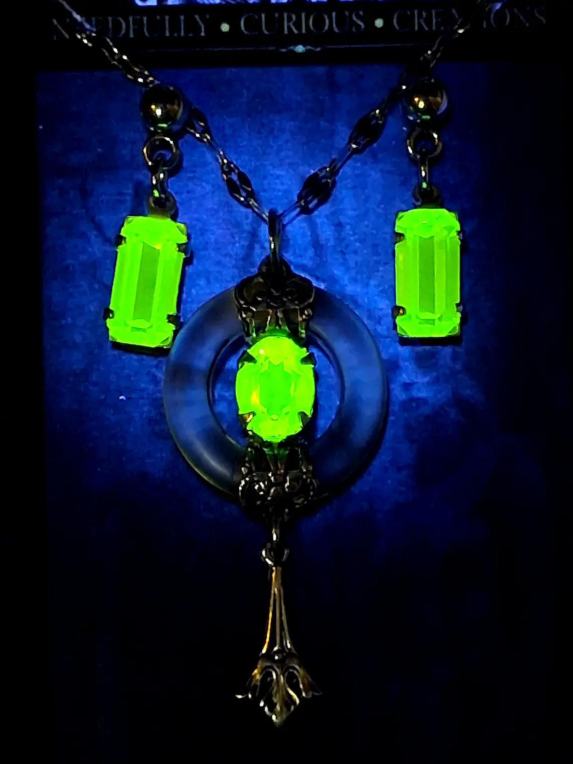 Art Deco inspired, Gold-plated Pendant/Earrings Set -      #Bs027 5