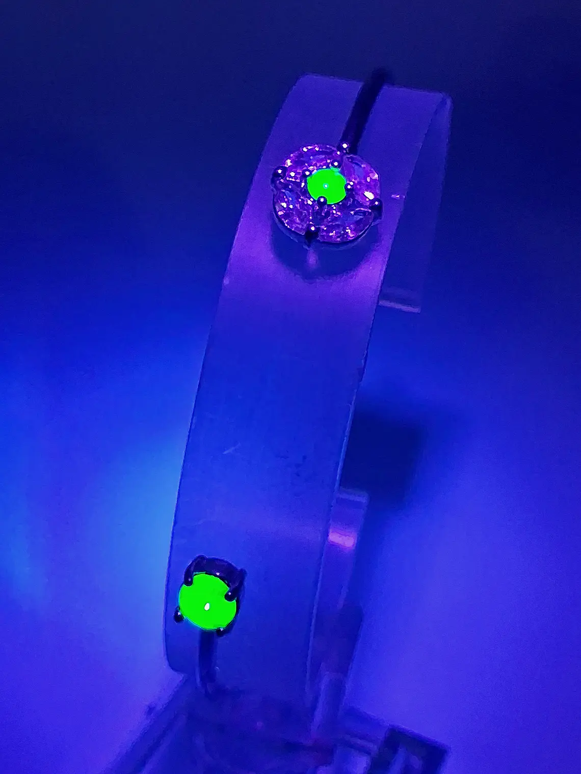 Contemporary, Gold-plated Apple green Uranium glass and Cubic zirconia bracelet -        #Bb057 6