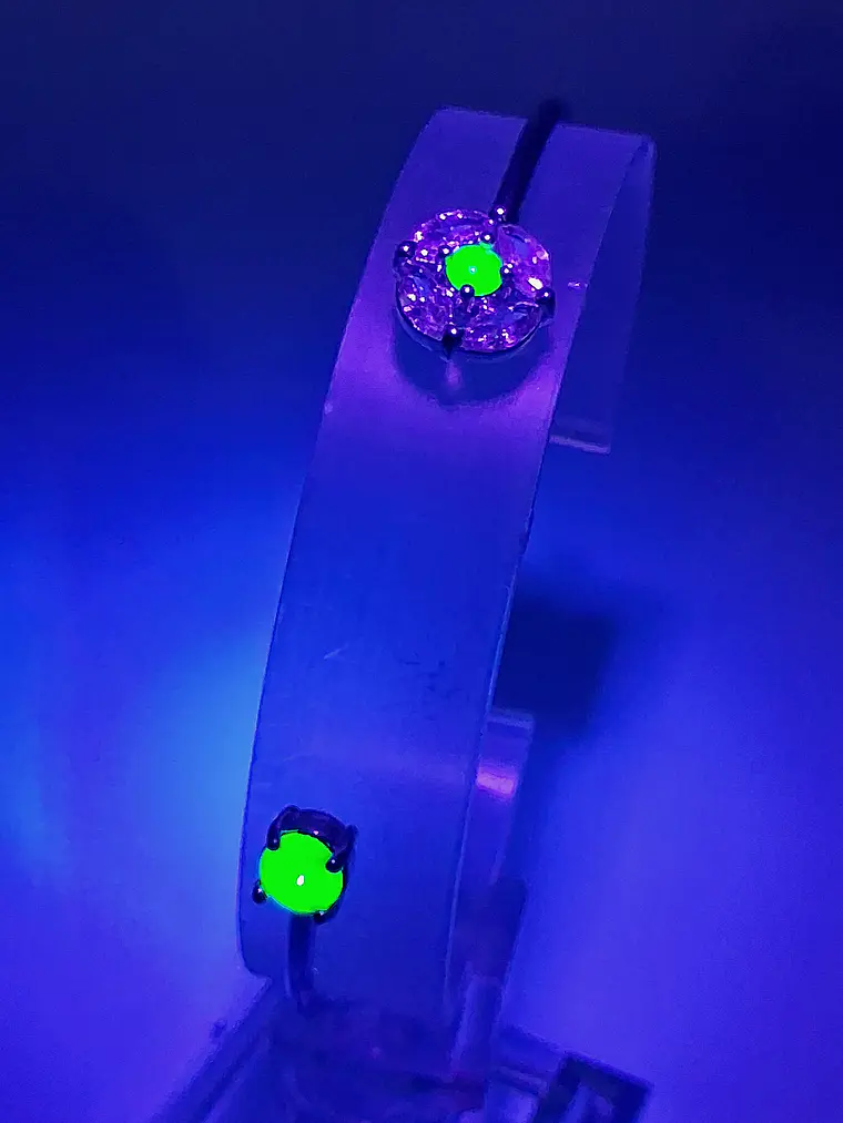 Contemporary, Gold-plated Apple green Uranium glass and Cubic zirconia bracelet -        #Bb057 6
