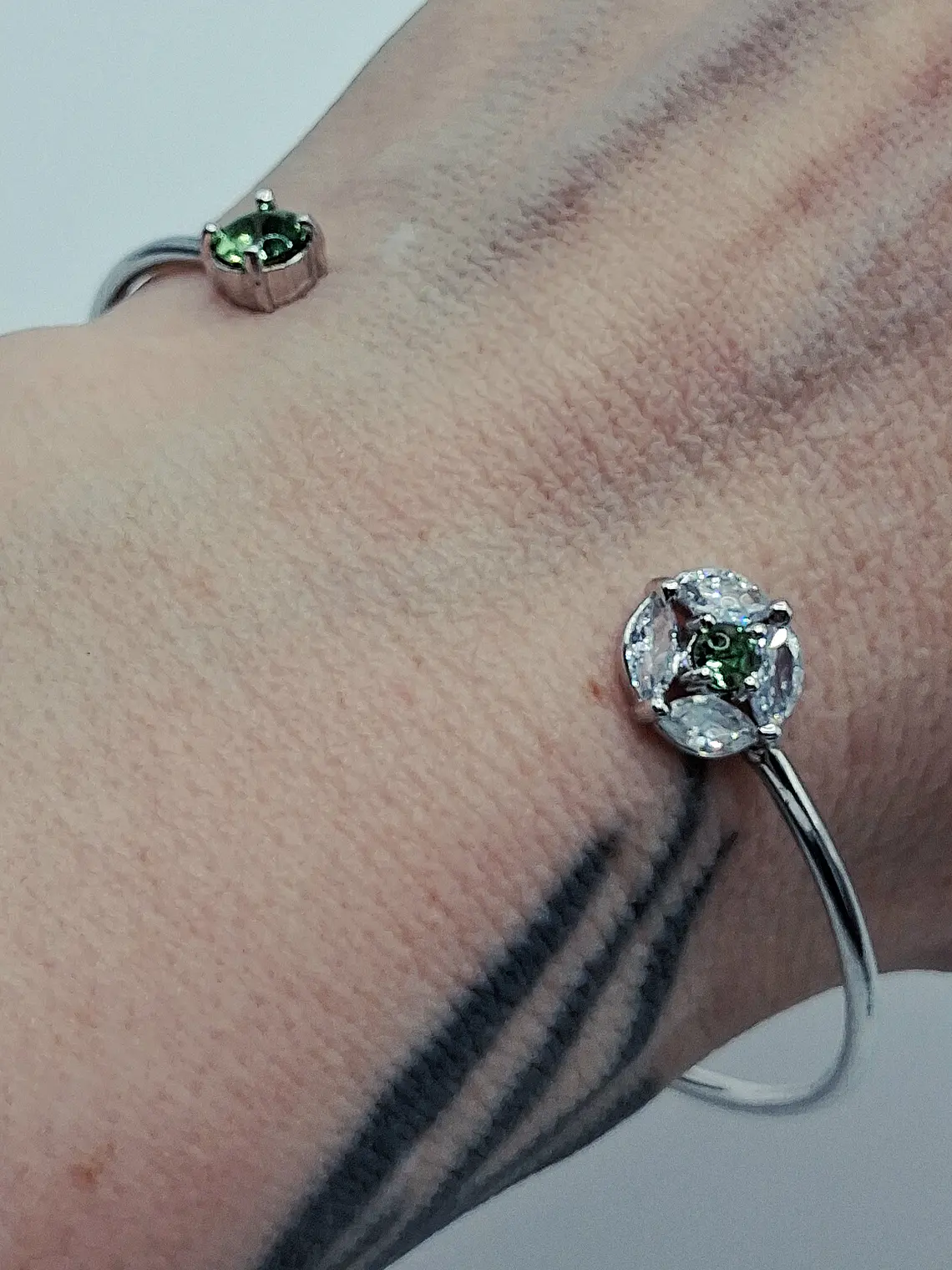 Contemporary, Gold-plated Apple green Uranium glass and Cubic zirconia bracelet -        #Bb057 5