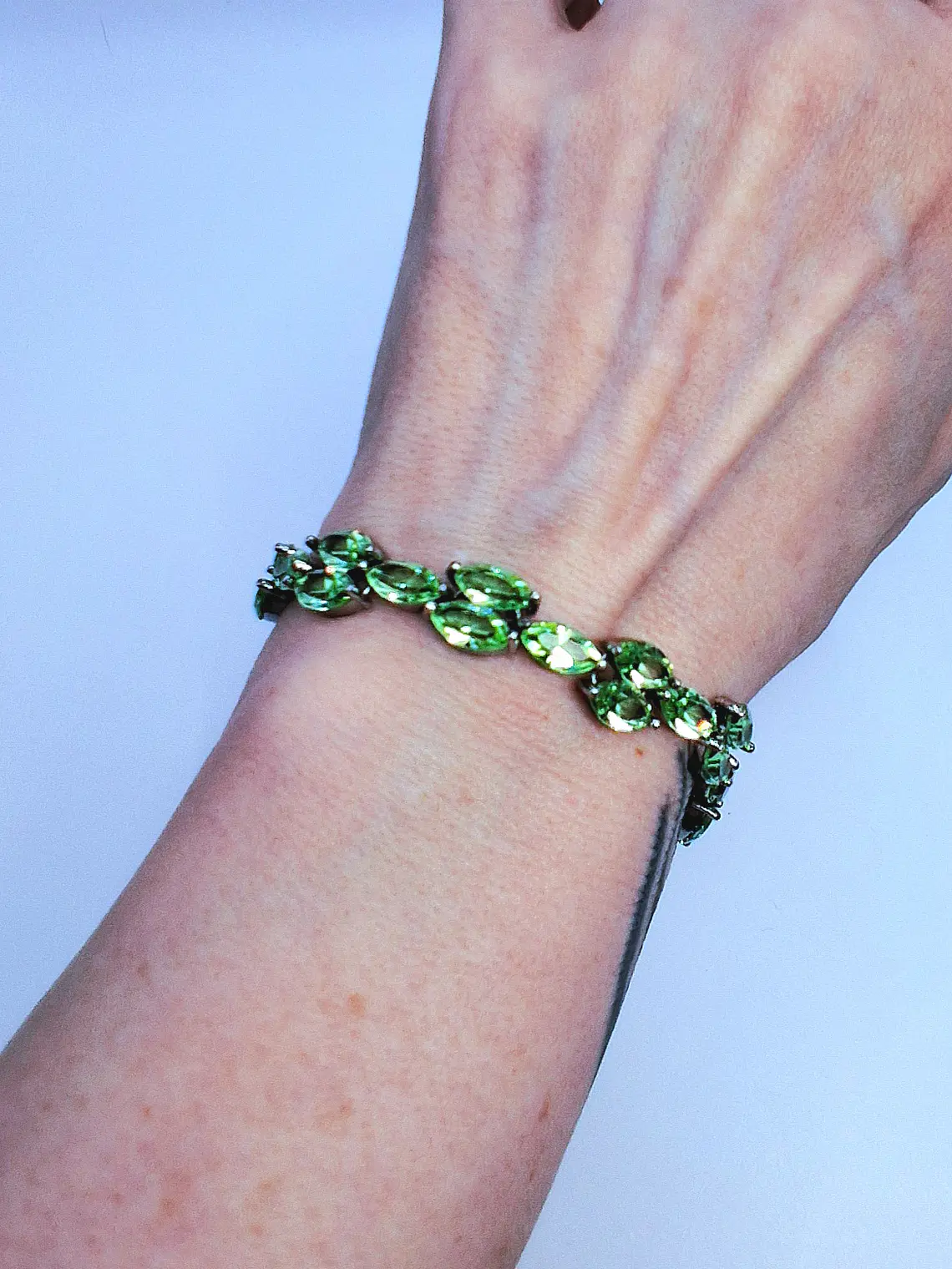 29ct, Amazing, Art Deco style, Apple green Uranium glass bracelet -        #Bb055 3