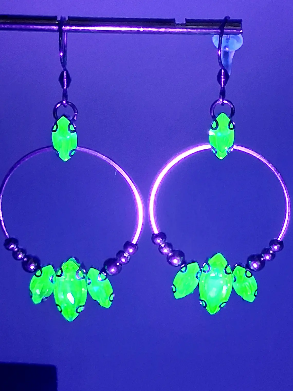 Contemporary Uranium glass Dangly hoop earrings -       #Be064 3