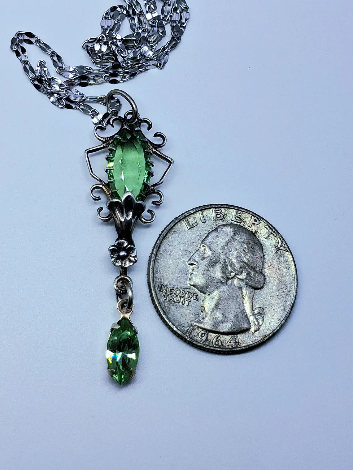 Delicate vintage style Apple green Uranium glass necklace -         #Bp067 5