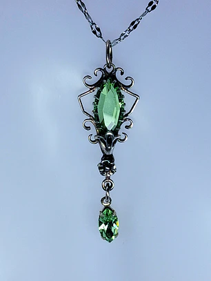 Delicate vintage style Apple green Uranium glass necklace -         #Bp067