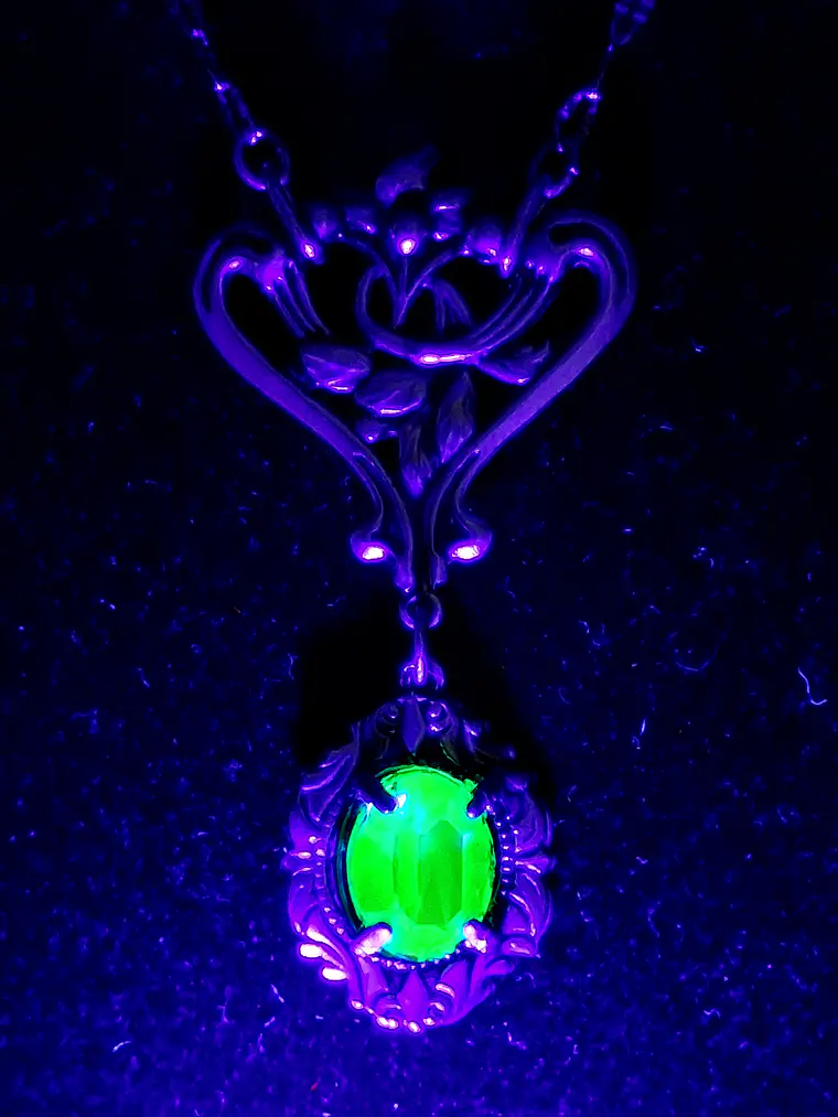 Art Nouveau style Peridot green Uranium glass necklace-          #Bn069 6