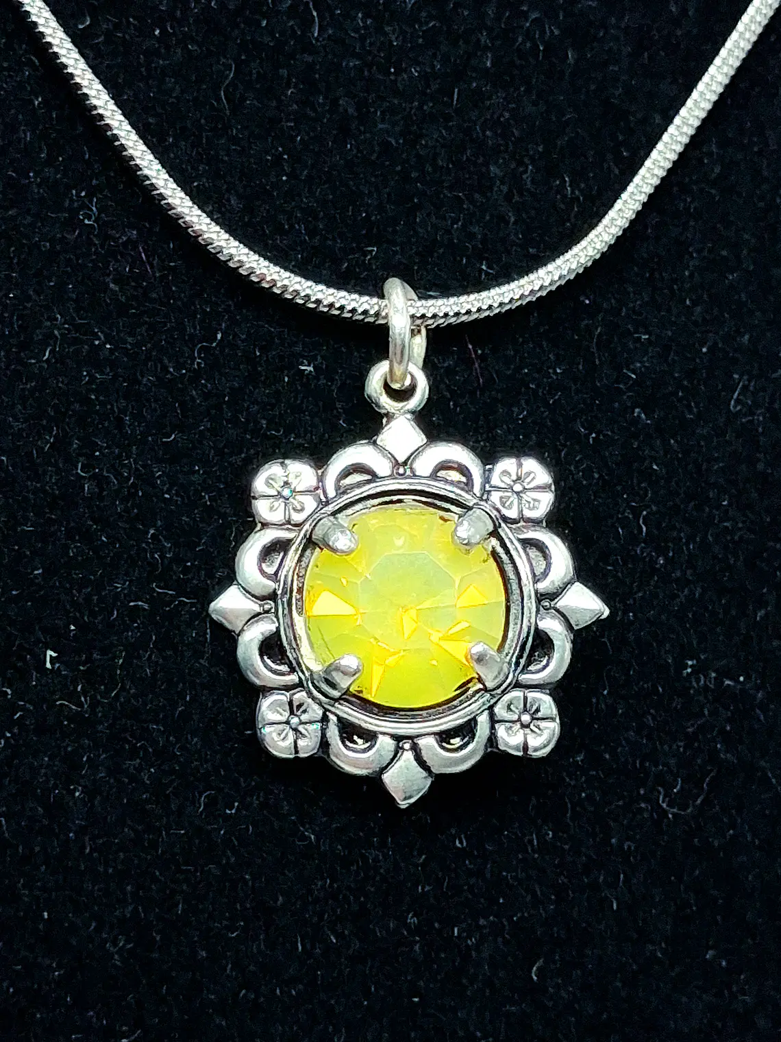 Simple yellow opal Uranium glass necklace -       #Bp070 5
