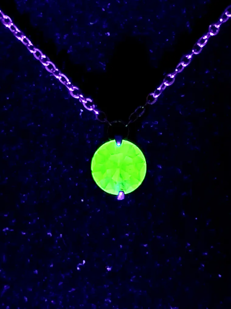 Simple and dainty Solitair apple Green Uranium glass pendant -        #Bp071 7