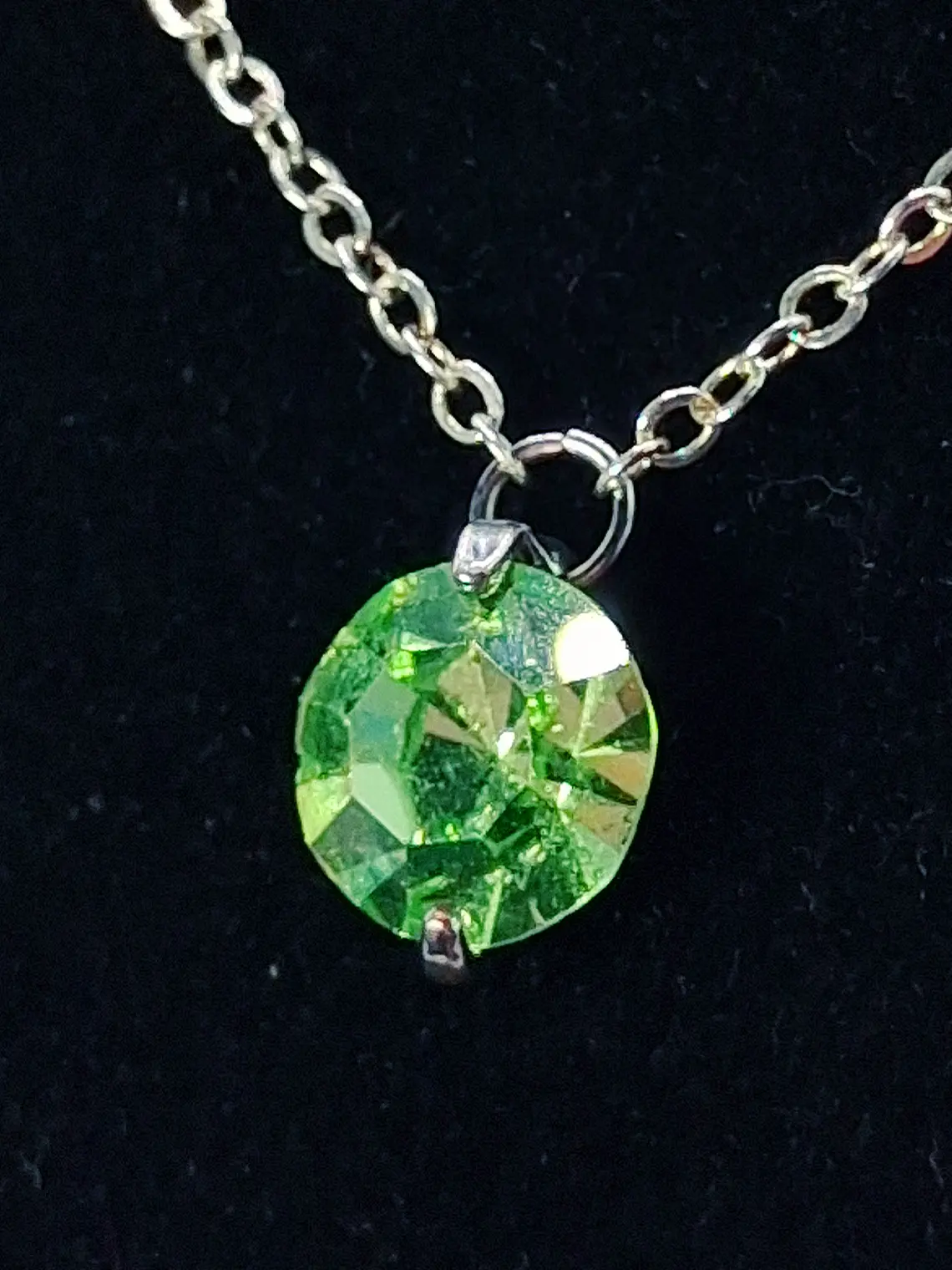 Simple and dainty Solitair apple Green Uranium glass pendant -        #Bp071 6
