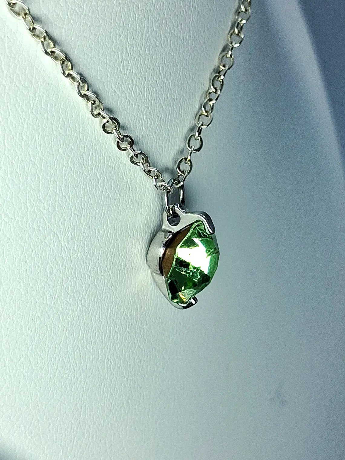Simple and dainty Solitair apple Green Uranium glass pendant -        #Bp071 4