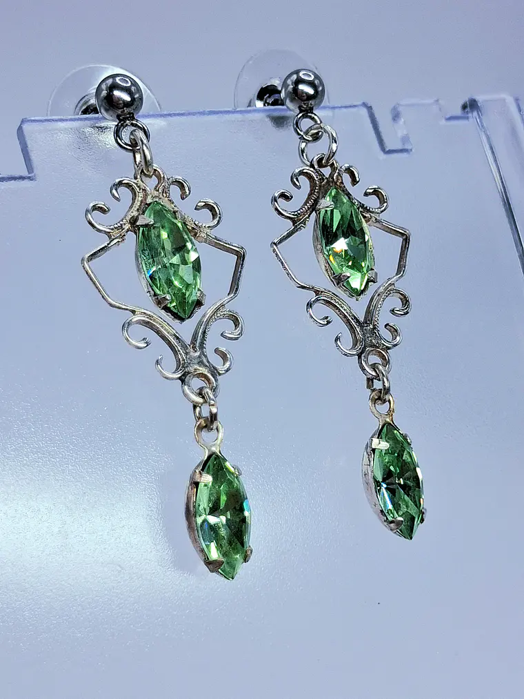 Beautiful and dainty dangles in silver with Green Uranium glass -          Be084 4