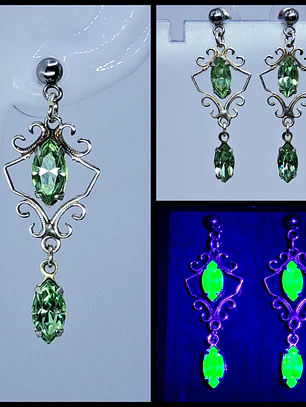 Beautiful and dainty dangles in silver with Green Uranium glass -          Be084