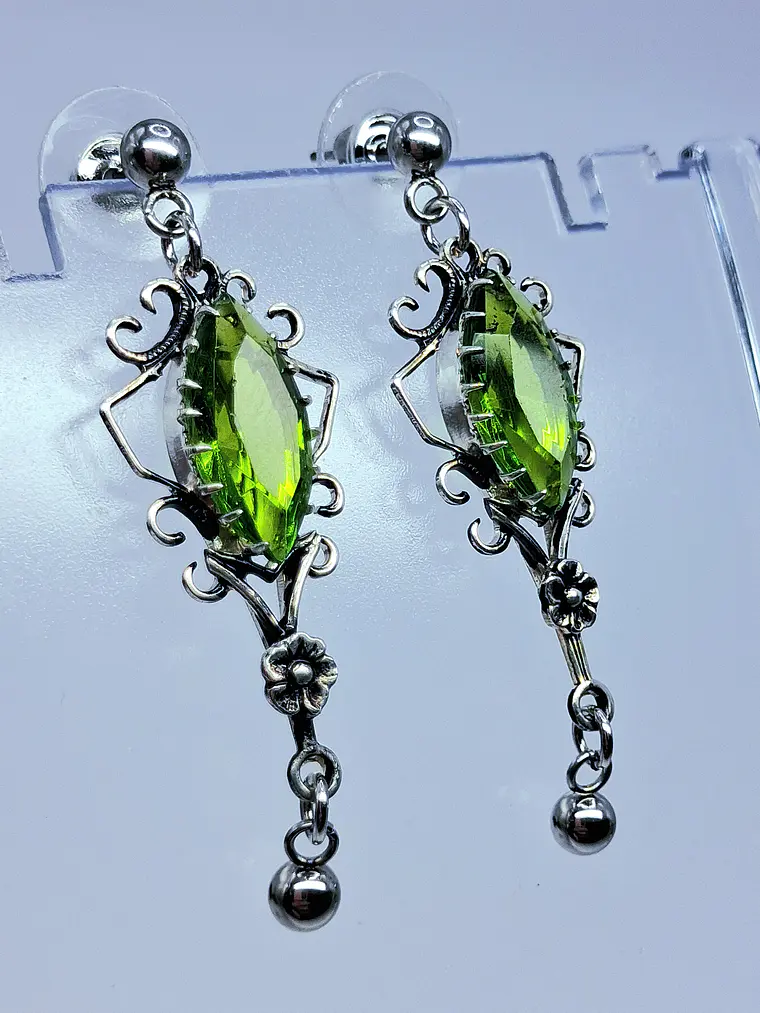 Beautiful, floral Tourmaline green Uranium glass earrings -         #Be086 3