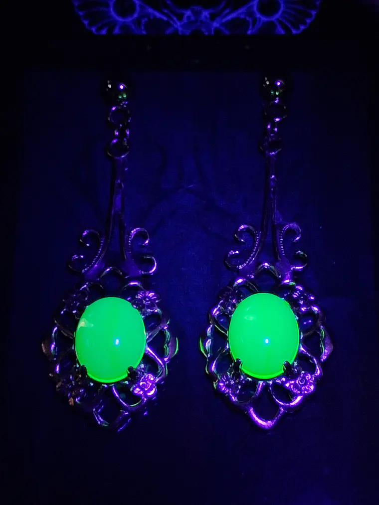 Victorian inspired Lemon opal Uranium glass earrings -           #Be088 8