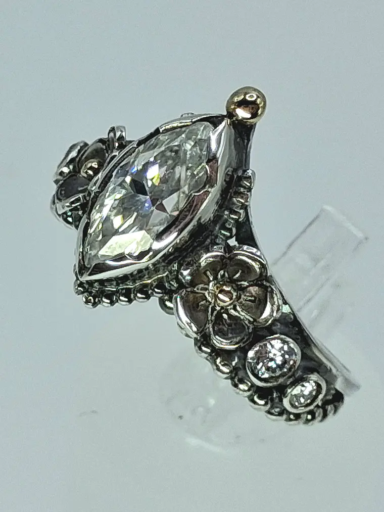 Sz7.5 - Dainty, floral 1ct Moisonite, Sterling and gold ring - VIDEO 3