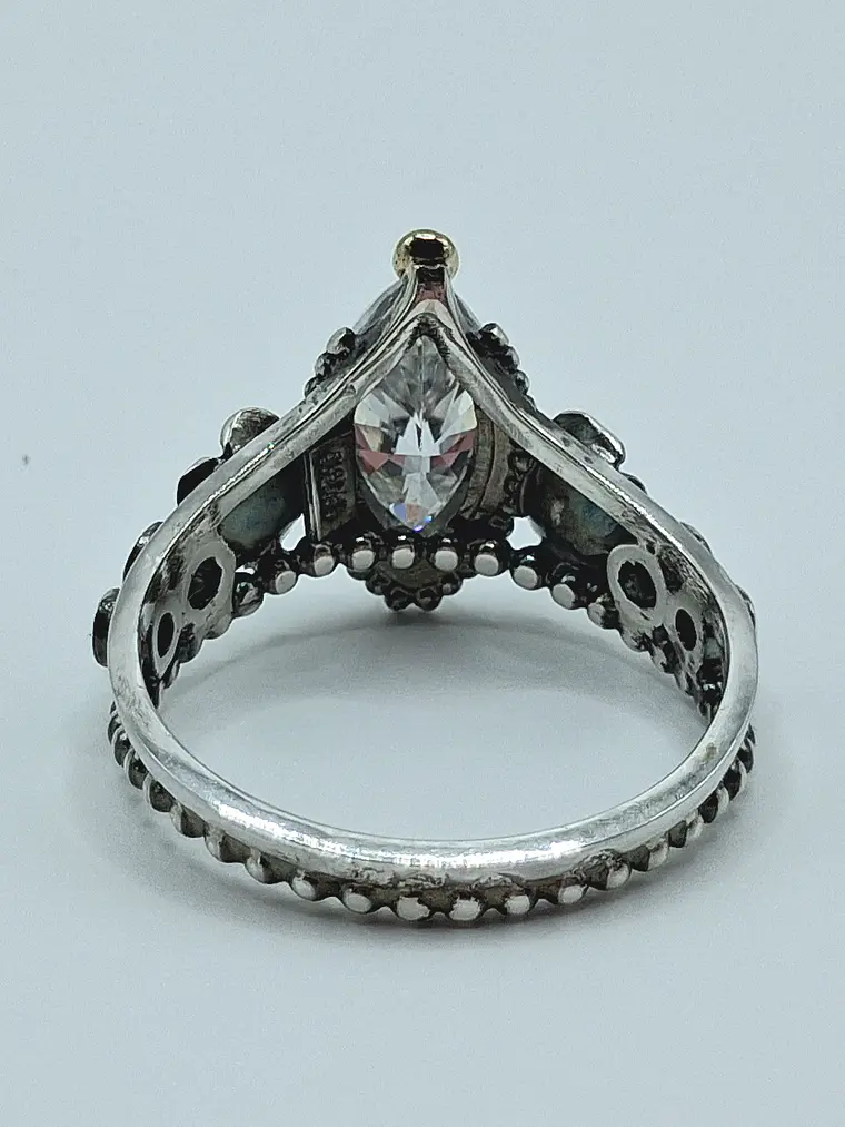 Sz7.5 - Dainty, floral 1ct Moisonite, Sterling and gold ring - VIDEO 5