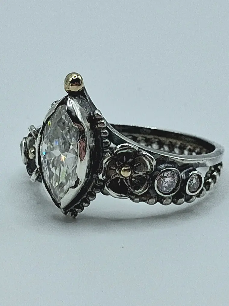 Sz7.5 - Dainty, floral 1ct Moisonite, Sterling and gold ring - VIDEO 7