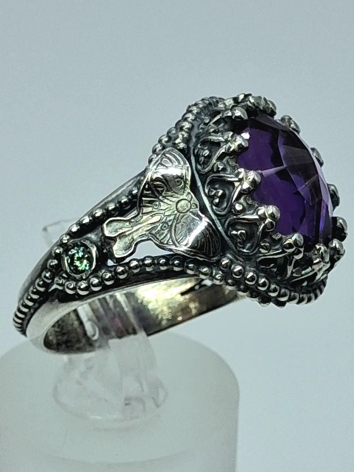 Sz8 - Beautiful & Gothic - Purple sapphire Luna moth ring - Sterling - Video 3