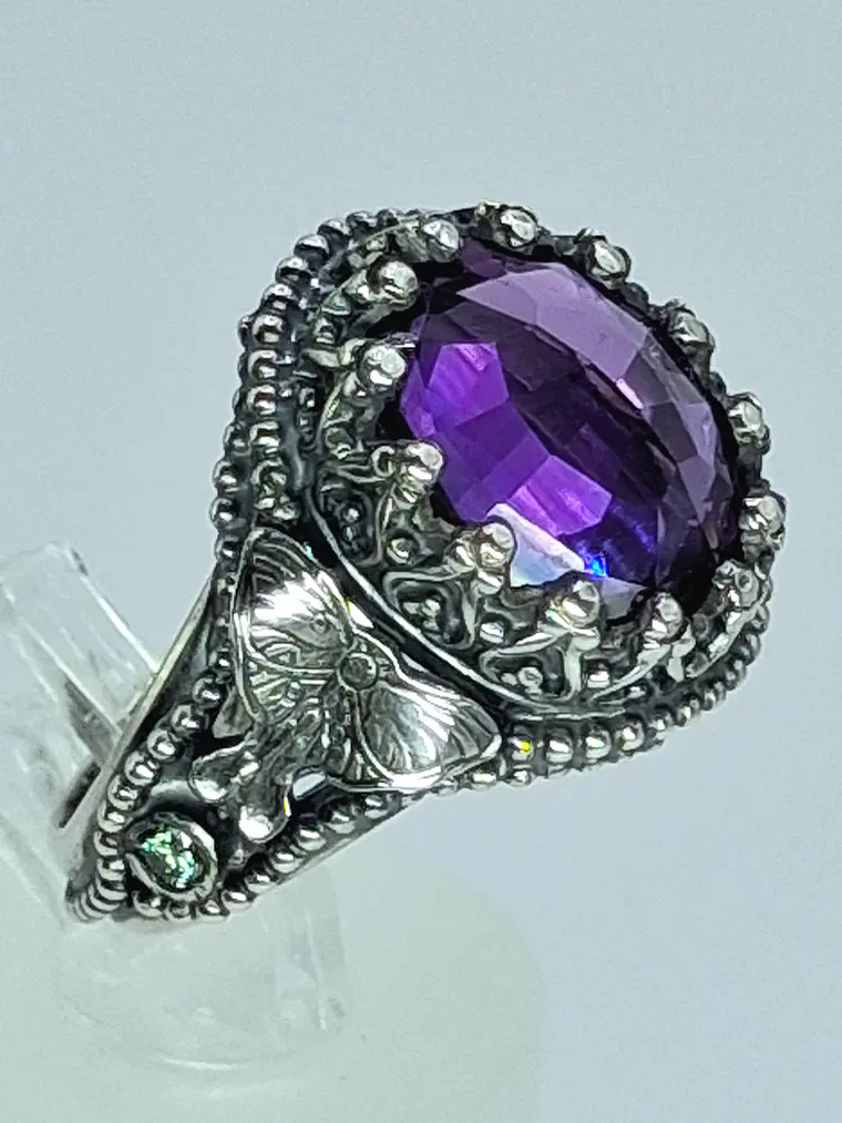 Sz8 - Beautiful & Gothic - Purple sapphire Luna moth ring - Sterling - Video 2