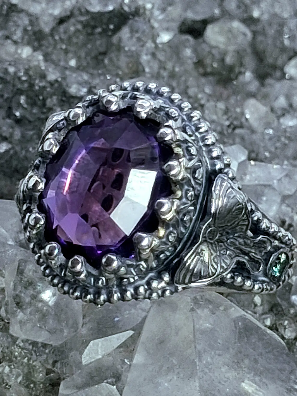 Sz8 - Beautiful & Gothic - Purple sapphire Luna moth ring - Sterling - Video 5