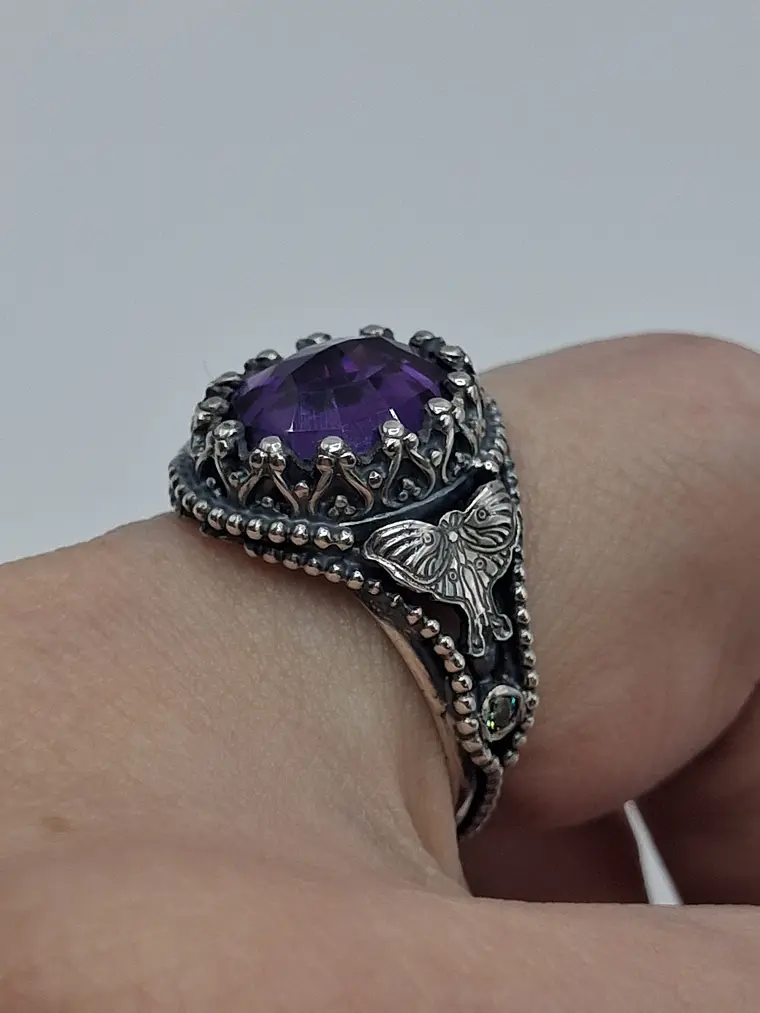 Sz8 - Beautiful & Gothic - Purple sapphire Luna moth ring - Sterling - Video 7