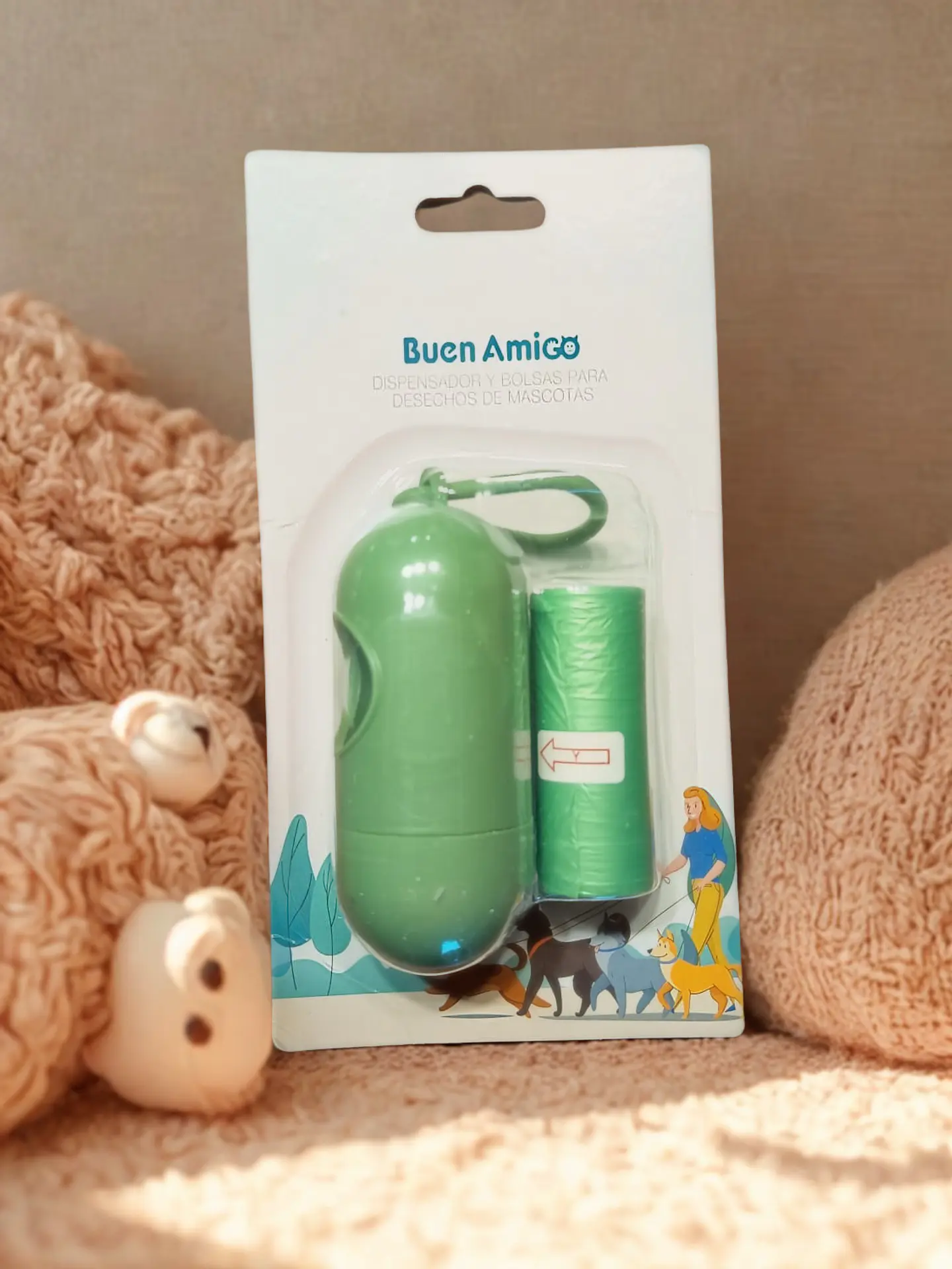 Dispensador y Bolsas para Desechos de Mascotas 6