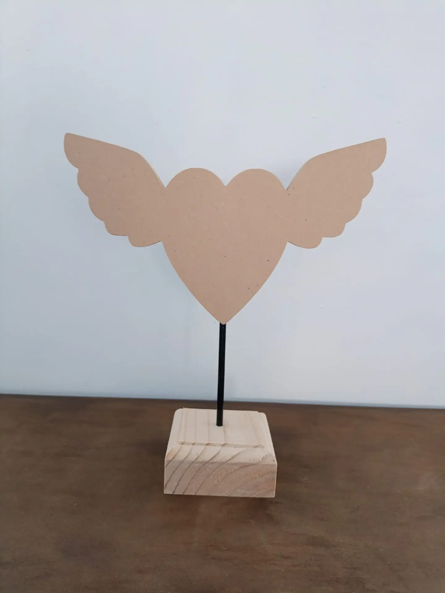 PEDESTAL CORAZON ALADO 1