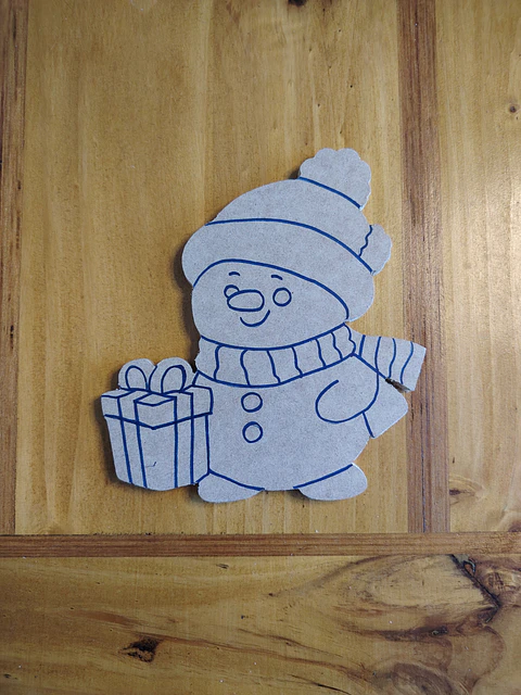 MONO DE NIEVE Y REGALO