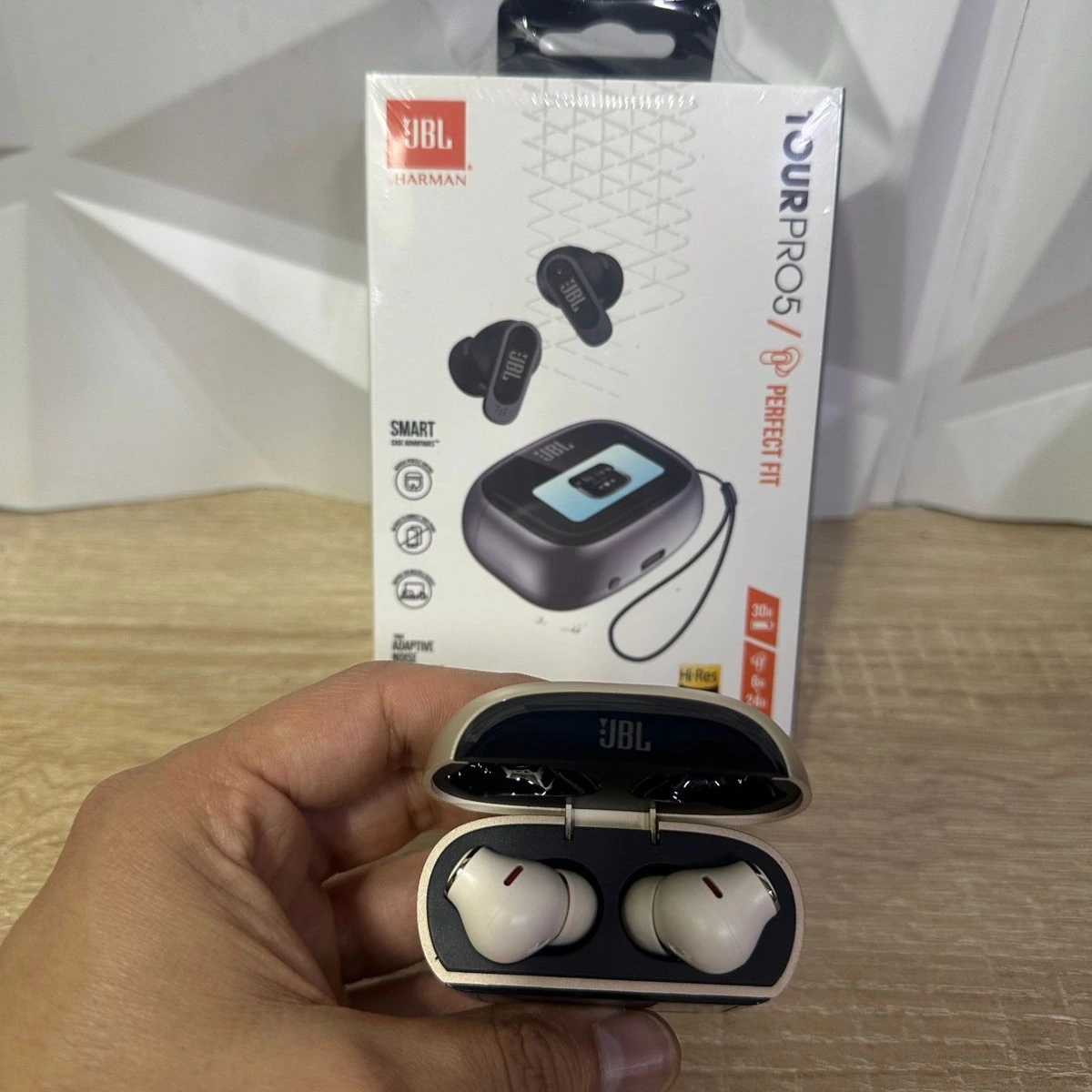Audifonos JBL Tour Pro 5 Pantalla Touch 2
