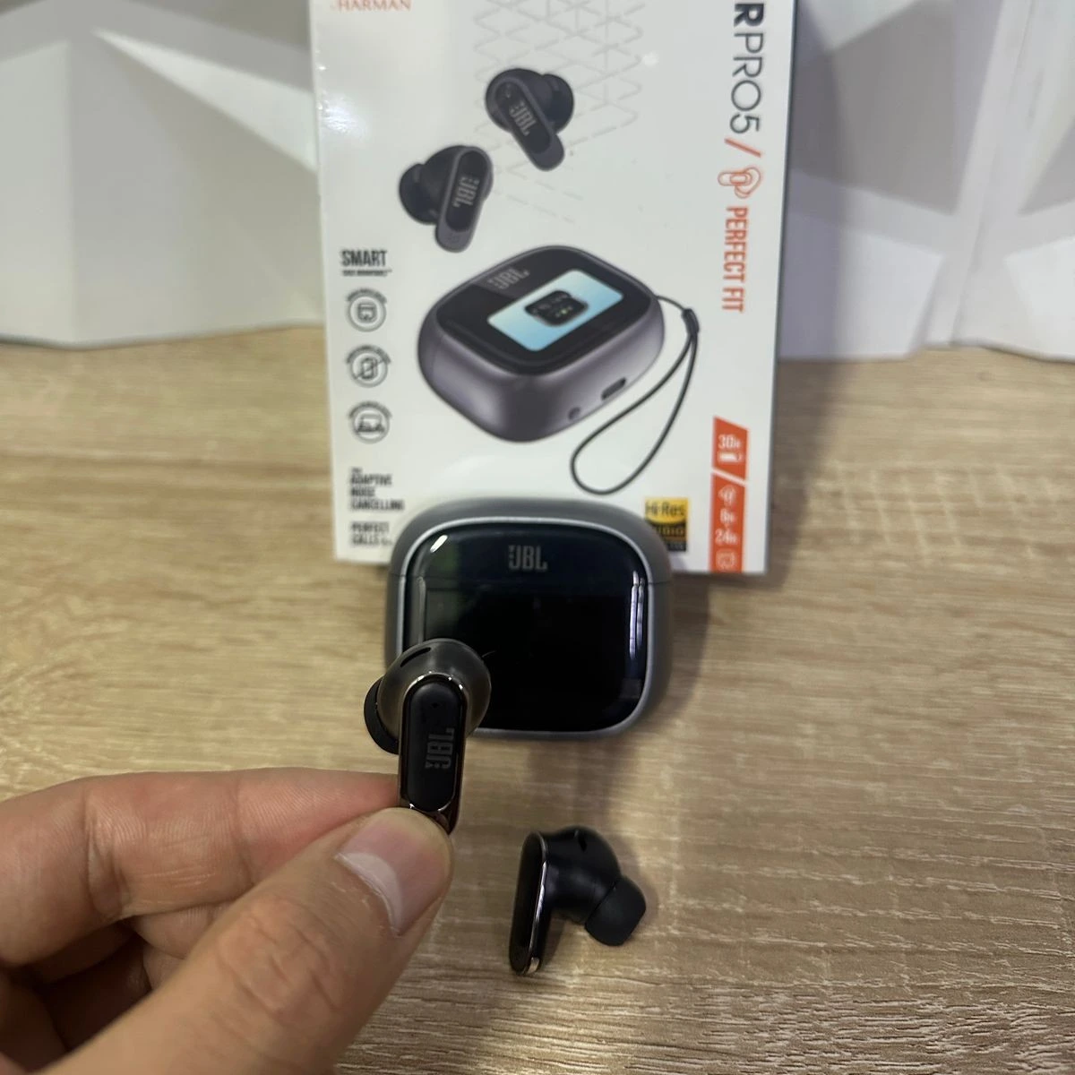 Audifonos JBL Tour Pro 5 Pantalla Touch 1