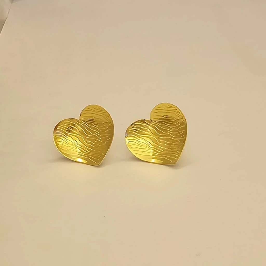 Aretes Corazón Texturizado Dorado 1