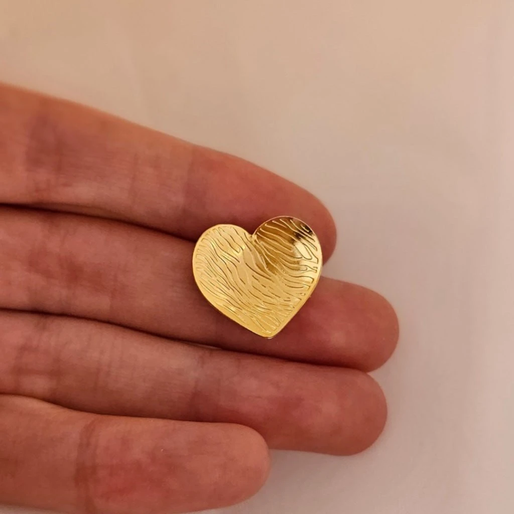 Aretes Corazón Texturizado Dorado 2