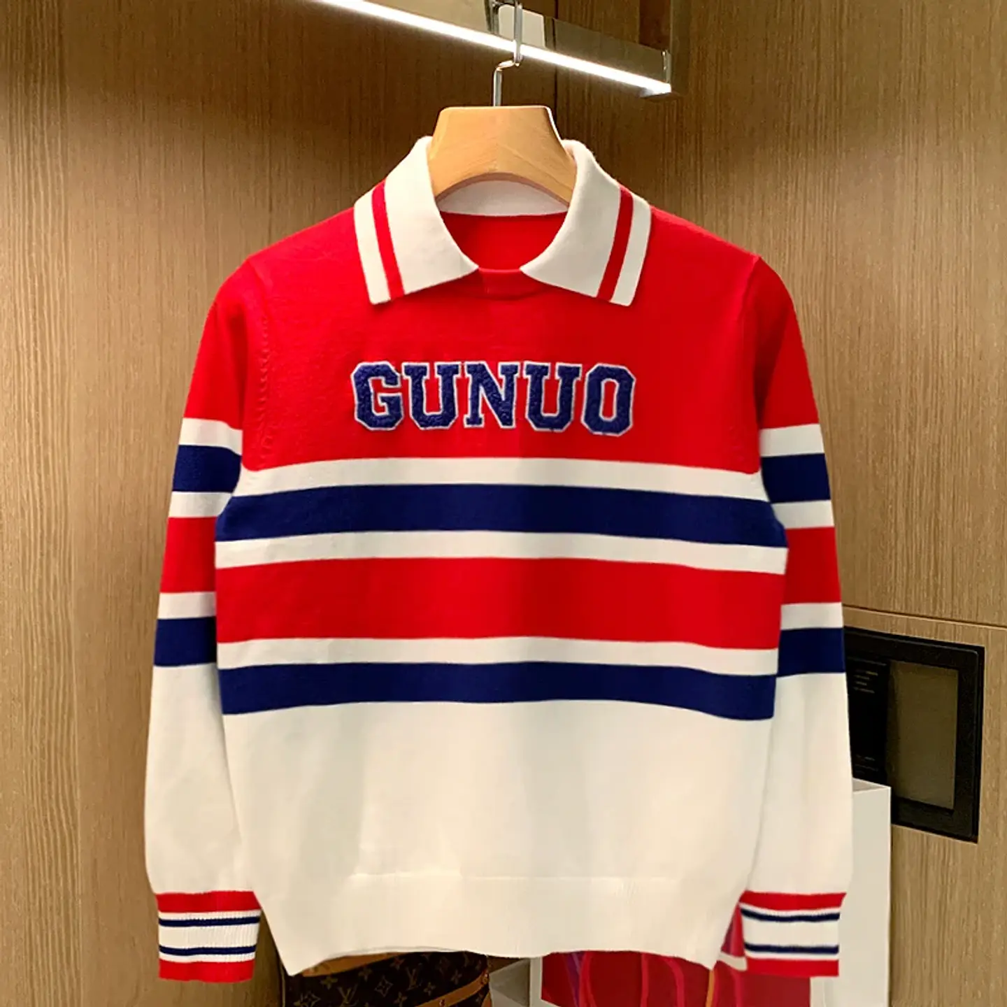 Suéter de punto largo a rayas para hombre 4