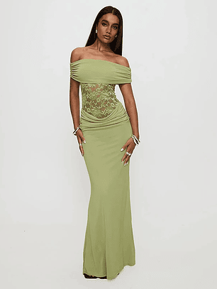 Vestido largo con hombros descubiertos