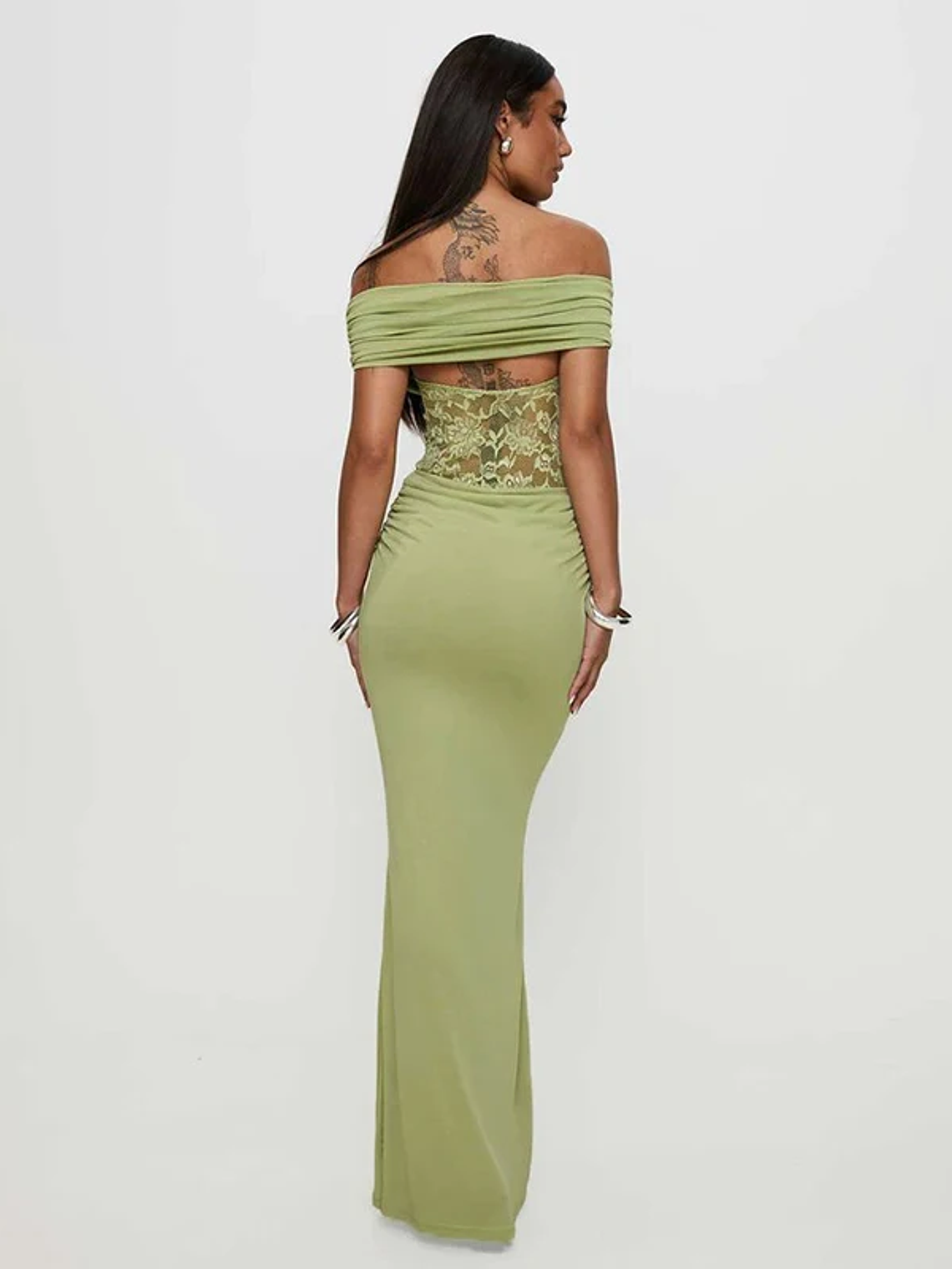 Vestido largo con hombros descubiertos 2