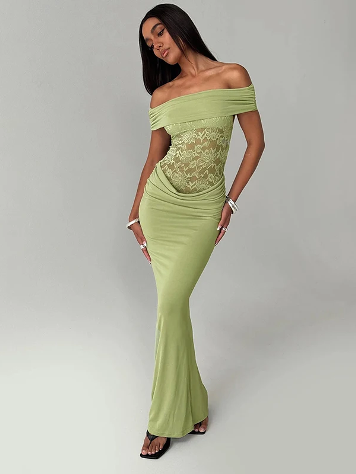 Vestido largo con hombros descubiertos 3