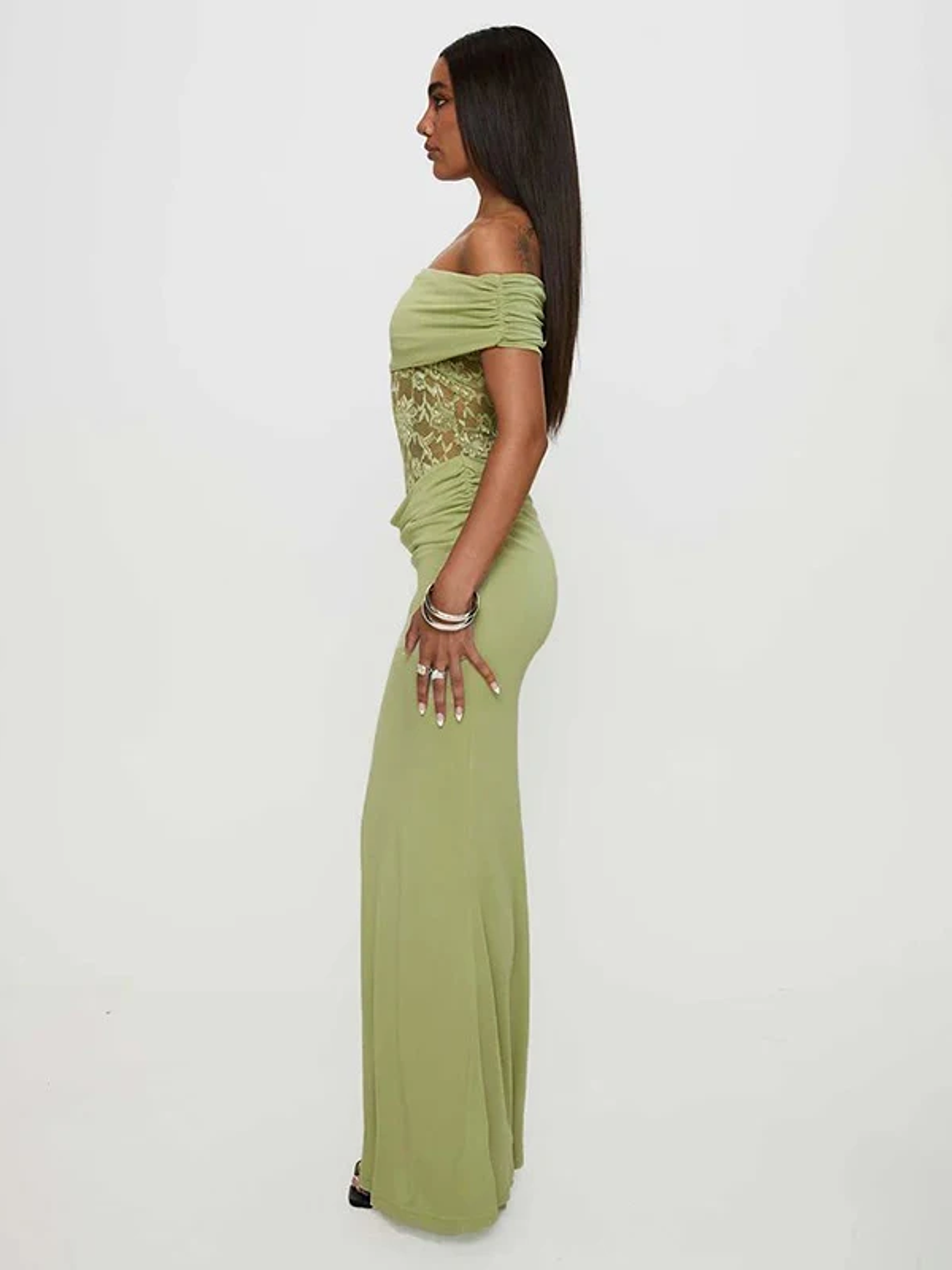 Vestido largo con hombros descubiertos 4