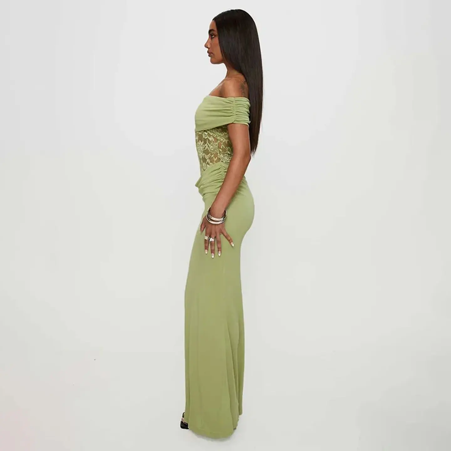 Vestido largo con hombros descubiertos 4