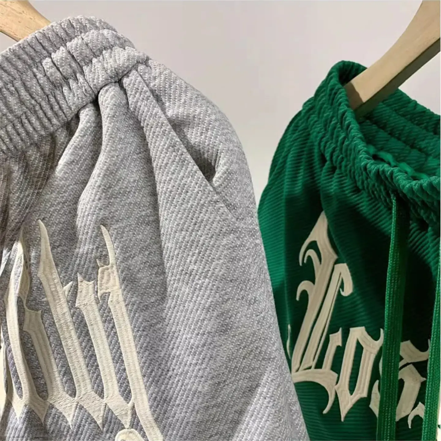 Pantalones cortos holgados informales con estampado de letras 4