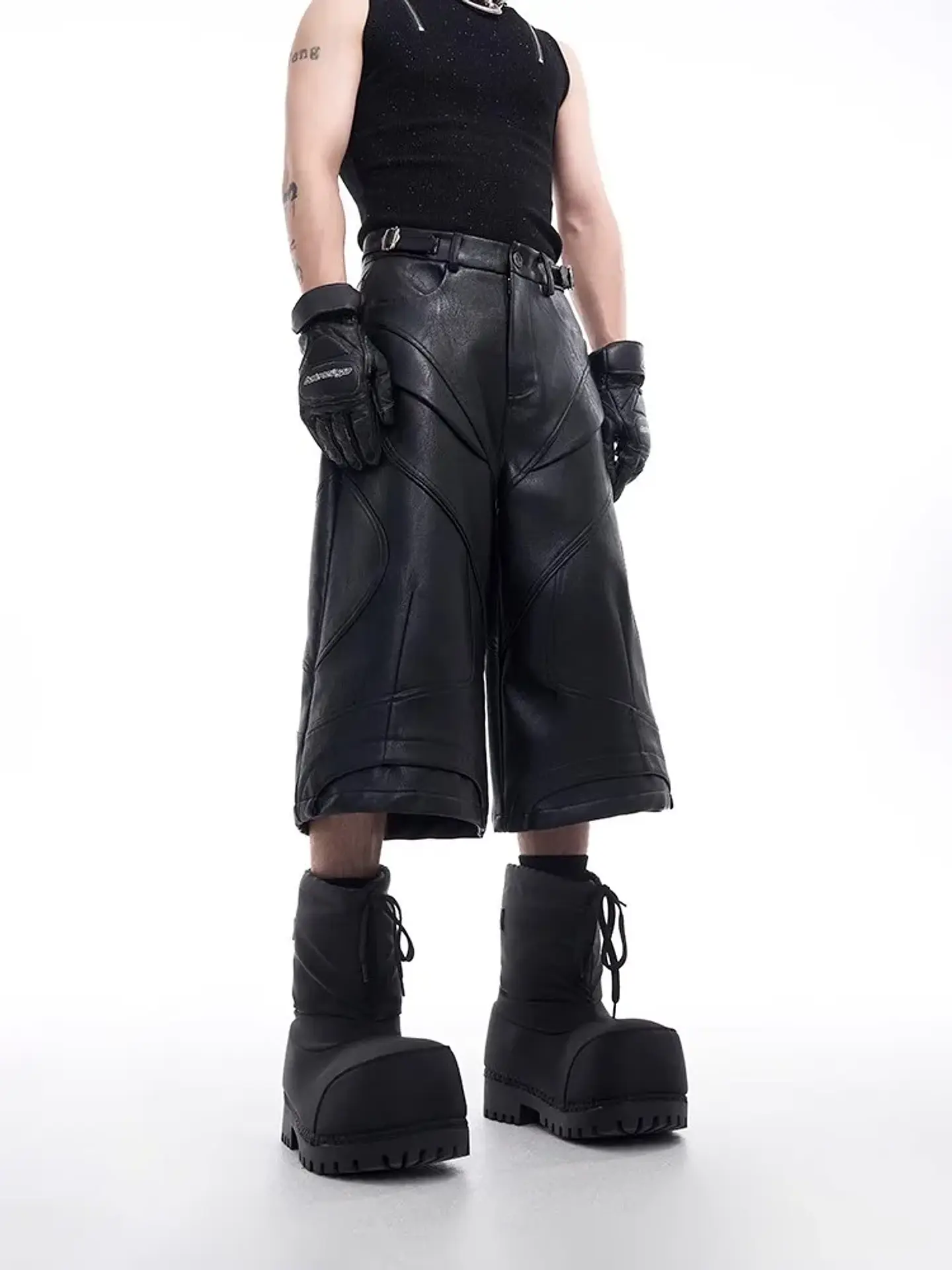 Pantalones cortos de piel sintética negra 3
