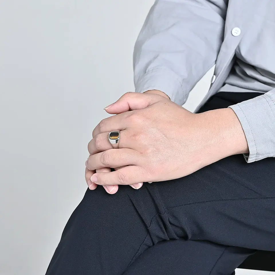 Anillo de sello vintage de acero inoxidable con piedra ojo de tigre  2