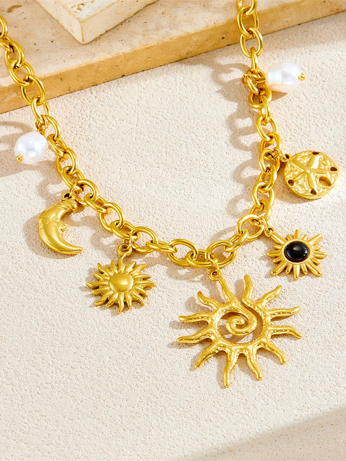 Collar con colgante de estrella de mar, luna y sol dorado, moderno y elegante, de acero inoxidable  1