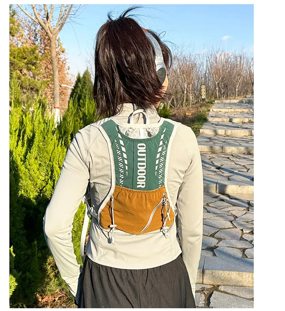 Chaleco de hidratación reflectante para correr 16