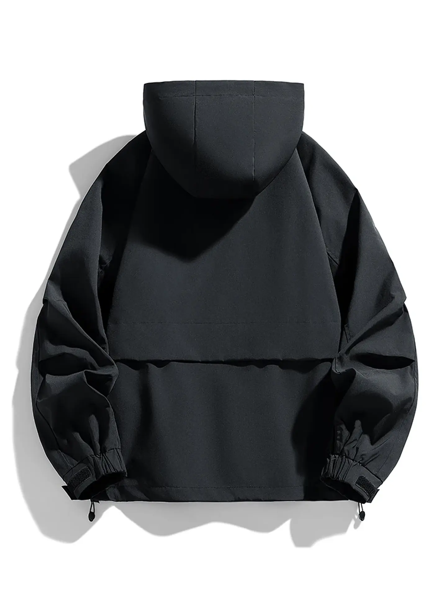 Chaqueta cortavientos con capucha 18