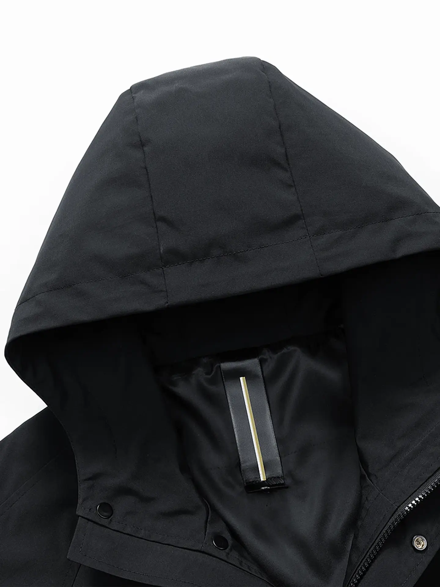 Chaqueta cortavientos con capucha 20