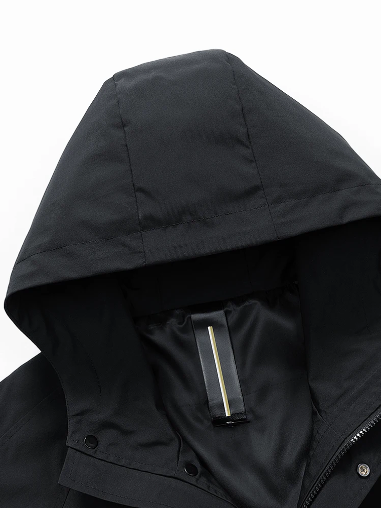 Chaqueta cortavientos con capucha 20