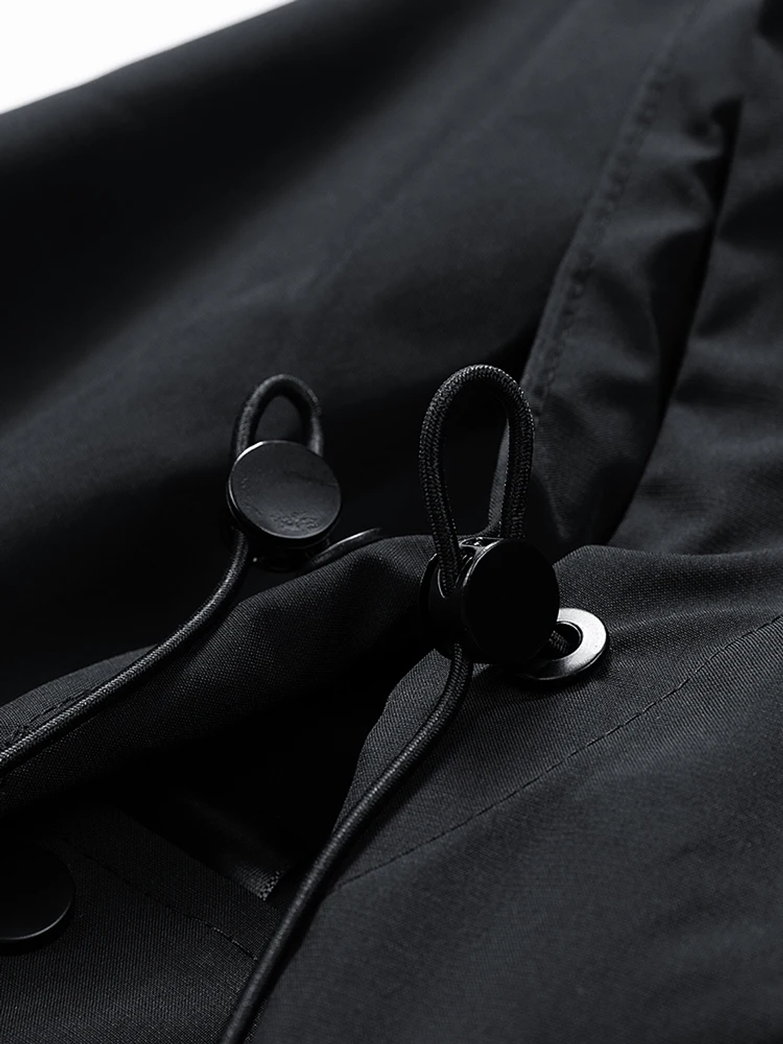 Chaqueta cortavientos con capucha 21