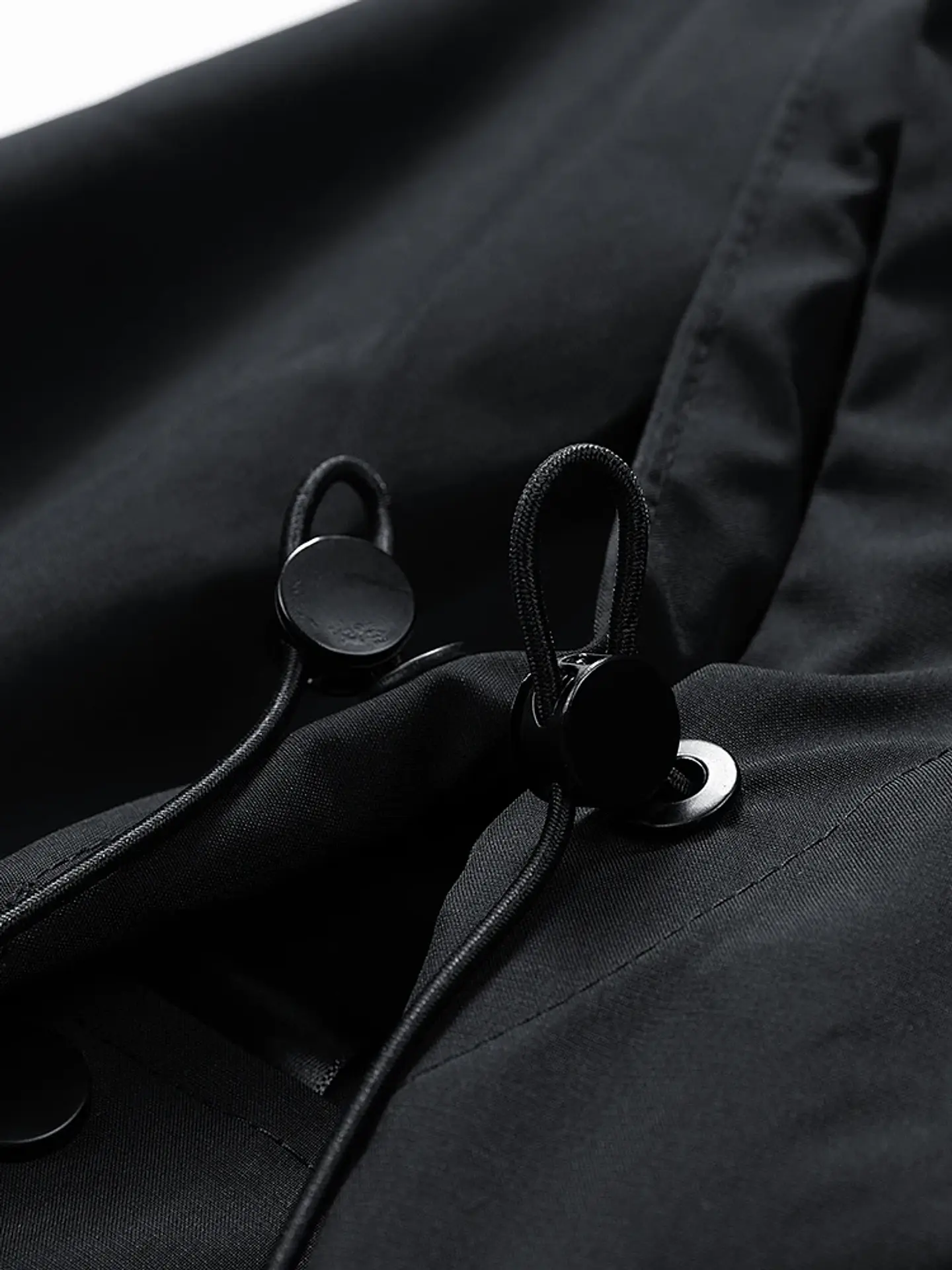 Chaqueta cortavientos con capucha 21