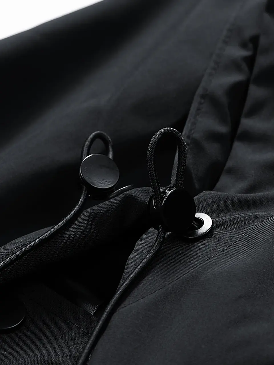 Chaqueta cortavientos con capucha 21