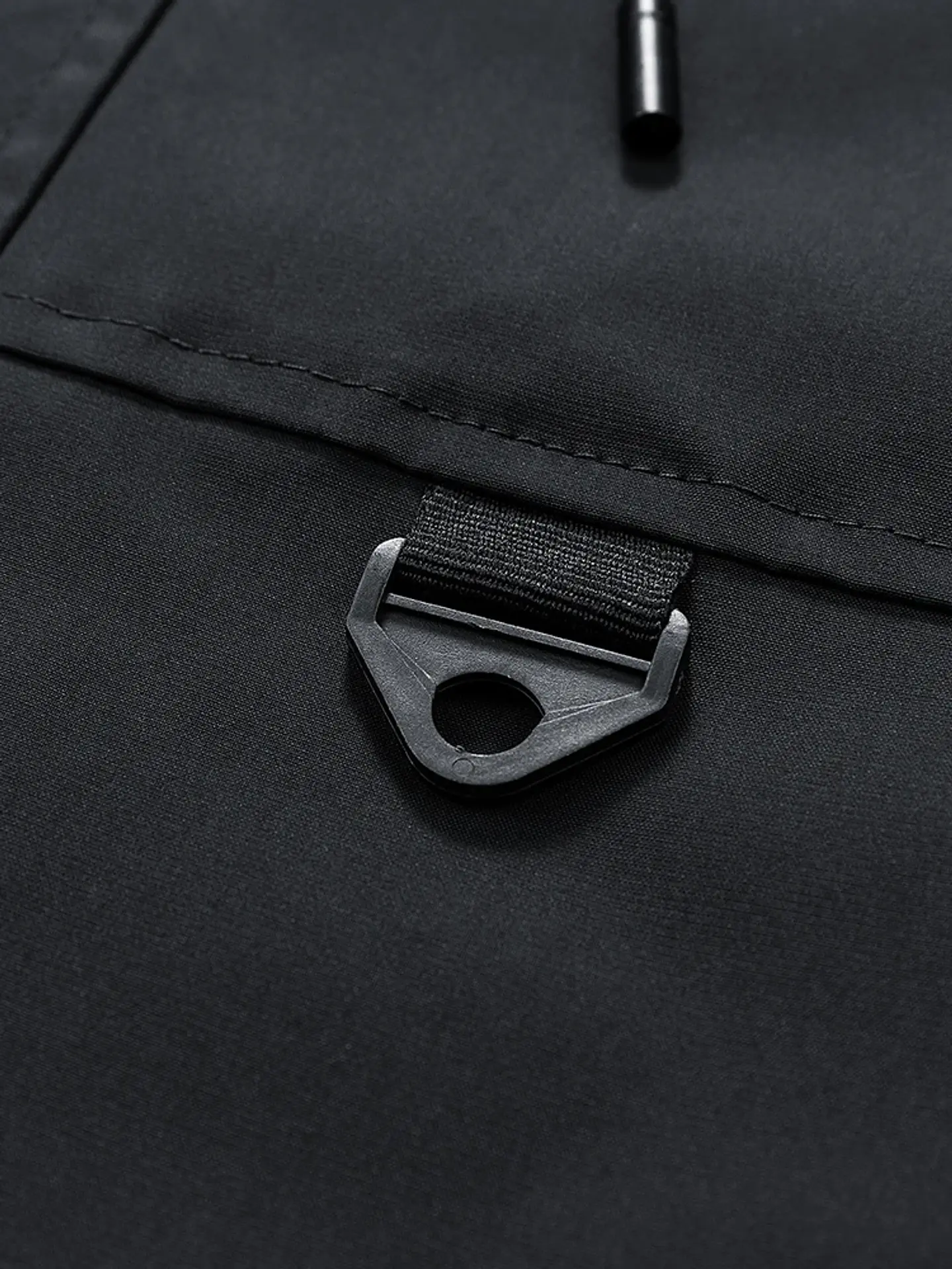 Chaqueta cortavientos con capucha 23